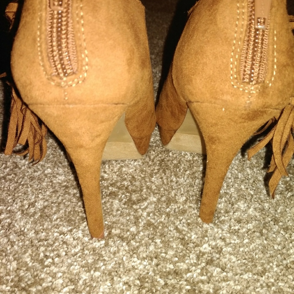 Heels - Picture 2 of 5